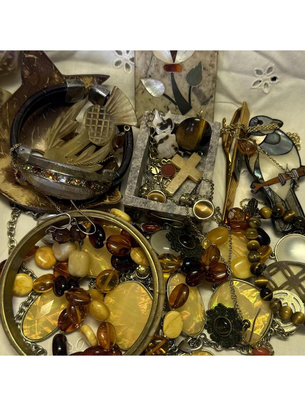 Vtg Tigers Eye Lot: ALL Wearable 24 Pc Mix of Jewelry 2 Carved Stone Dish w/Lids - Picture 5 of 8